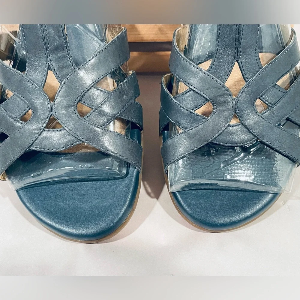 NIB! Naturalizer “Nella” Denim Blue Strappy Sandals Cushioned Footbed